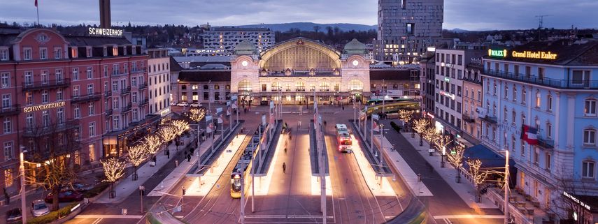 Drohnenfoto mit Blick auf den Centralbahnplatz und den Bahnhof Basel SBB